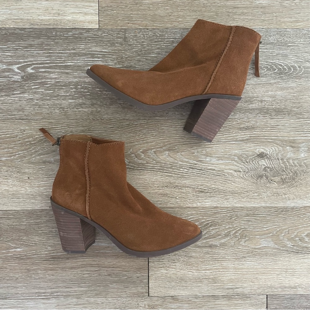 Genuine suede Chestnut booties